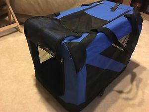 Collapsible pet travel kennel