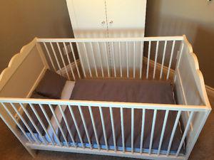 Crib/Matress/Bedding