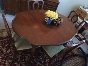 Dining room table with leaf and 4 chairs