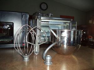 KITCHEN AID 5QT Bowl, Beater, Dough Hook and Whisk