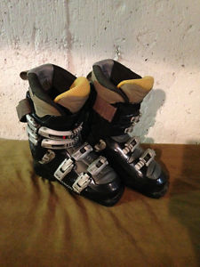 Ladies downhill ski boots