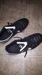 Nike indoor soccer shoes size 9 men's $10