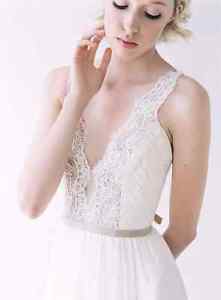 Truvelle Nicolet Size 4 wedding dress