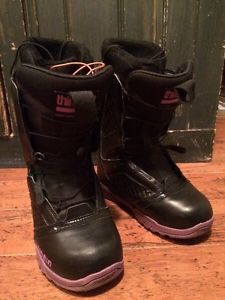 Women's snowboard boots. Size 6 but fit small