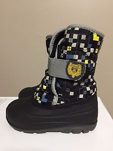 Kamik toddler size 10 winter boots - like new