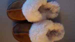 Kid's UGG slippers
