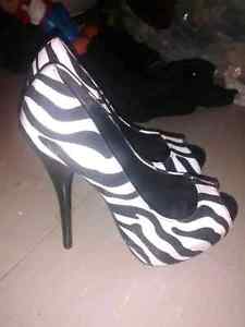 (New) Zebra print Heels.. (Size 5.5)