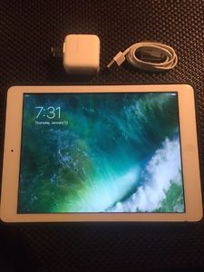 iPad Air 16GB (Mint Condition) w/Apple Case & Charger