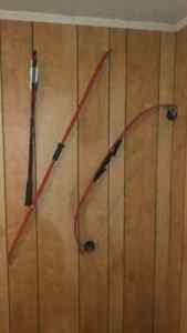 2 junior bows and 6 arrows