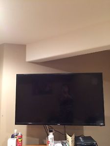 49 inch RCA LED with FULL motion Wall mount