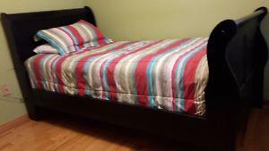 BLACK TWIN SLEIGH BED