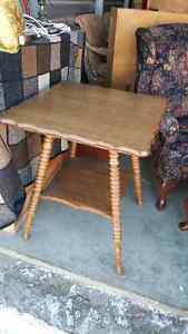 Beautiful Antique Solid Oak Parlour Accent 2-Tier Table
