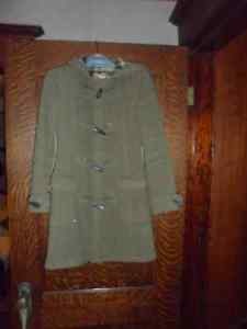 ***FANTASTIC*** ARITZIA ARMY/OLIVE GREEN WOOL COAT