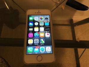 Iphone 5s- Excellent Condition with New Battery $250