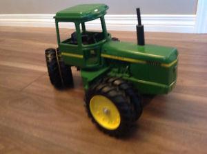 John Deere 4wd tractor