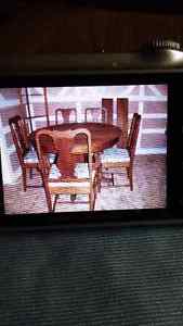 MUST SALE ANTIQUE DINING ROOM TABLE AND CHAIRS CONDITION