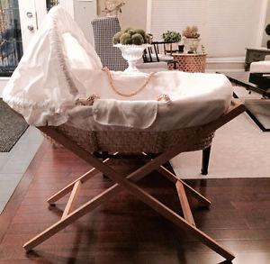Baby Moses Basket with Fold-Able Wooden Stand