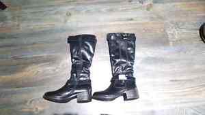 Black winter boots