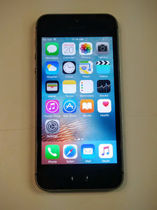 Iphone 5s 16gb black unlocked With Charger