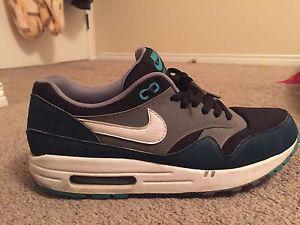 Wanted: Air max blue black and white