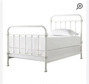 Wanted: ISO Similar looking antique double bed frame