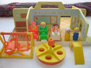 #909 Play Family Play Rooms & people - $25