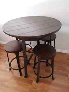 BAR TABLE WITH FOUR STOOLS