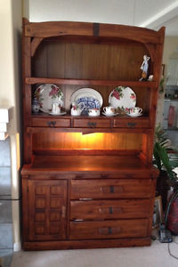 BUFFET AND HUTCH ! Fantastic condition