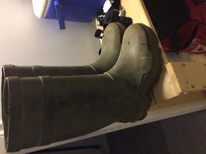 Dunlop steel toe rubber boot
