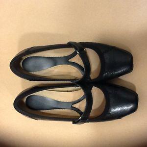 Just like new size 4 Ladies Naturalizer shoes