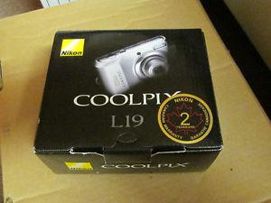 Nikon CoolPix L19 Digital Camera