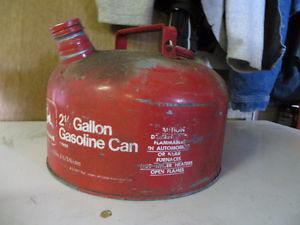 Old John Deere Gas Can & other Cans Offers