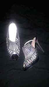 Sz 8.5 ladies heels never worn. Live from the red carpet