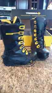 Terra Crossbow boots NEW
