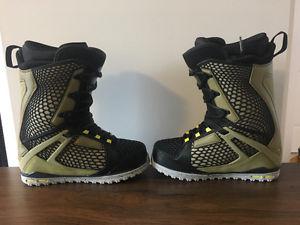 32 Tm-Two snowboard boots size 8.5