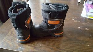 Baffin winter boots size 8