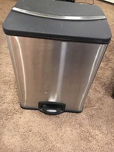 Dual Bin Garbage/Recycling Bin