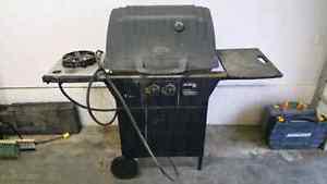 Free sunbeam natural gas barbecue (BBQ)