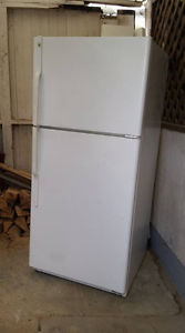 GE Top mount fridge freezer