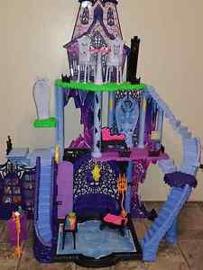 Monster High House for sale