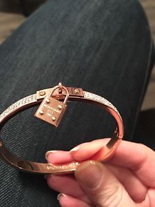 Non authentic Michael kors bracelet