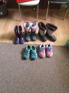 Set of snow boots and shoes for 4-7 years old Girl