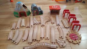 Thomas train tracks and tunnel accessories