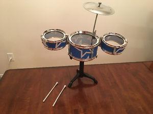 Toy drum set