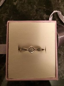 Women's 10k white gold Ring with diamonds