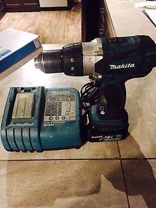 makitta 18v hummer drill with charger and battery