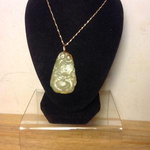 Antiquw Vintage Quality Carved Jade Pendant with Gold Chain