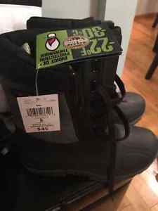 Boys Winter Boots Size 5 - Brand New!