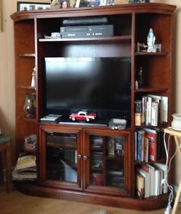 Corner entertainment center