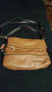 Danier Leather Women's Shoulder Bag